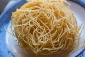 fry crispy noodles