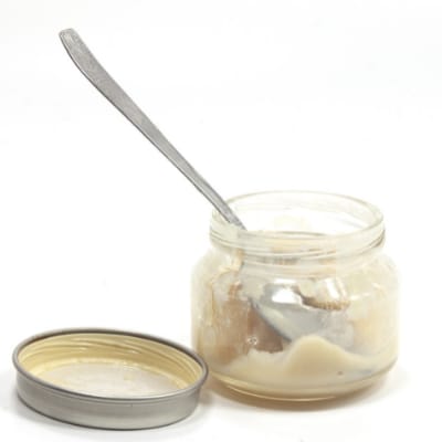 Homogenising food with hand blender