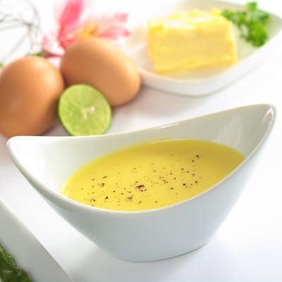 Making Hollandaise Sauce with hand blender