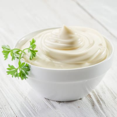 Preparing Mayonnaise with hand blender