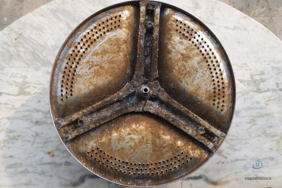 Washing drum with broken bearing