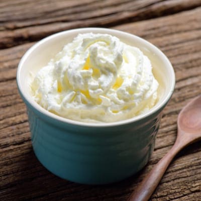 whipping cream with hand blender